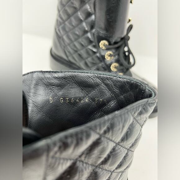 Chanel Shiny Lambskin Leather Black Quilted Cap Toe Combat Boots CC size 37.5 EU - Picture 7 of 8